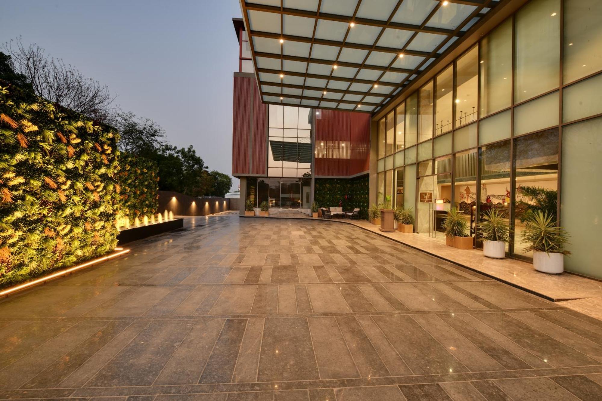 The Fern Residency, Gandhinagar Hotel Екстериор снимка