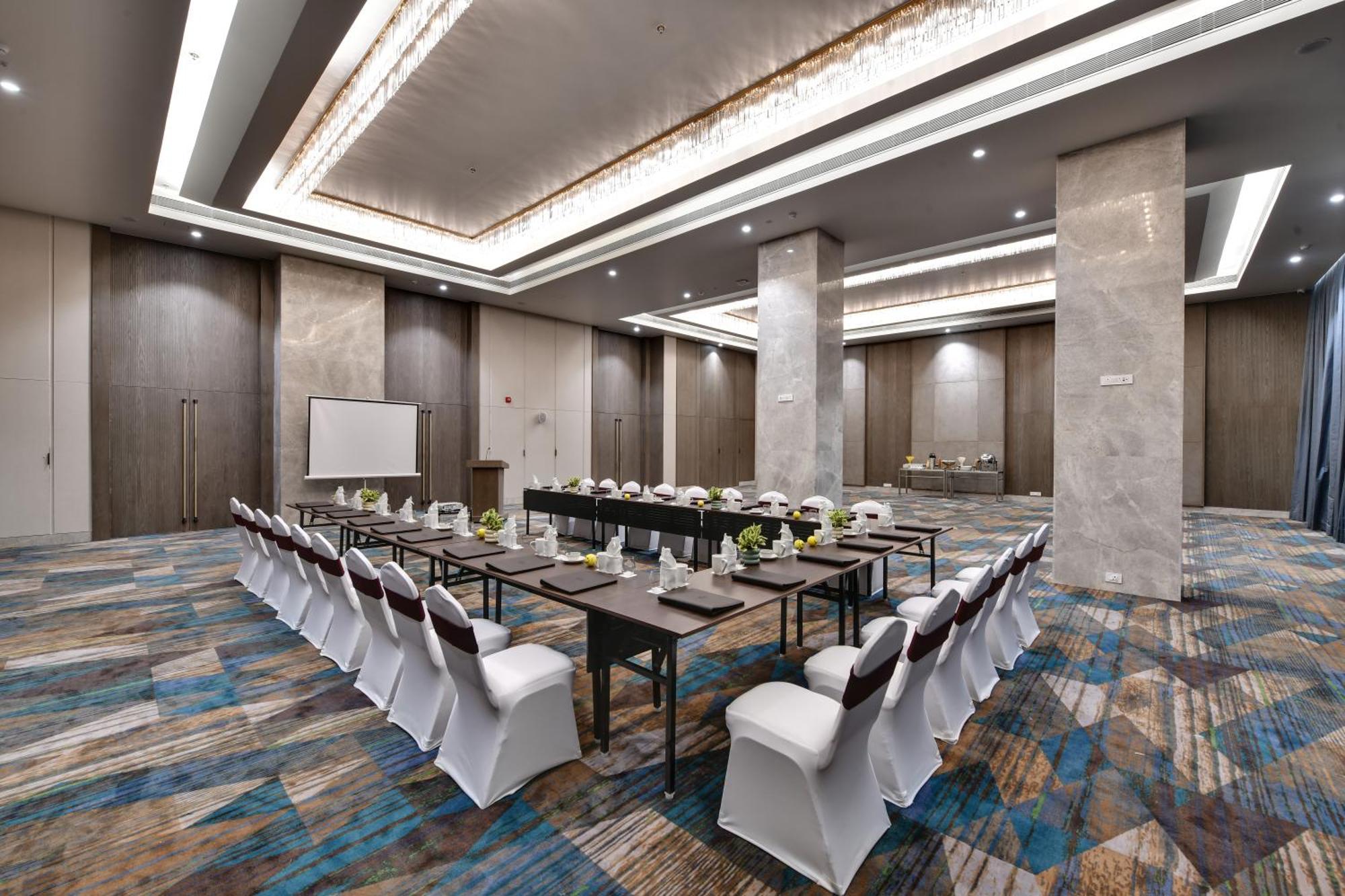 The Fern Residency, Gandhinagar Hotel Екстериор снимка
